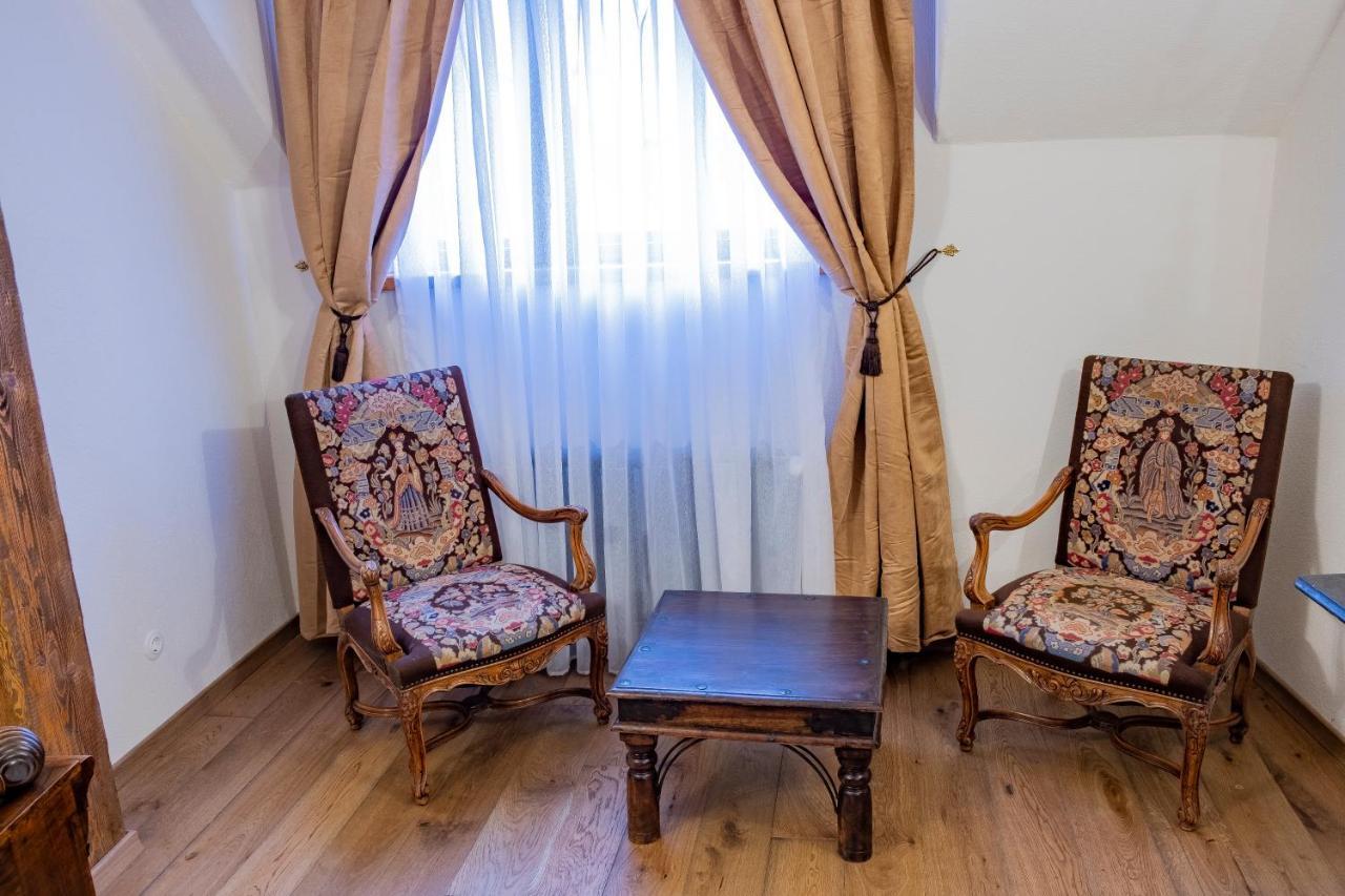 The Throne - M Museum Hotel シギショアラ エクステリア 写真