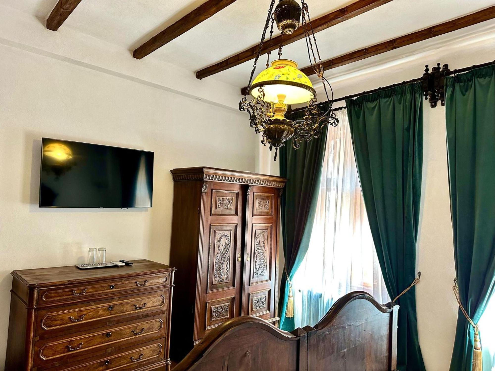 The Throne - M Museum Hotel シギショアラ エクステリア 写真