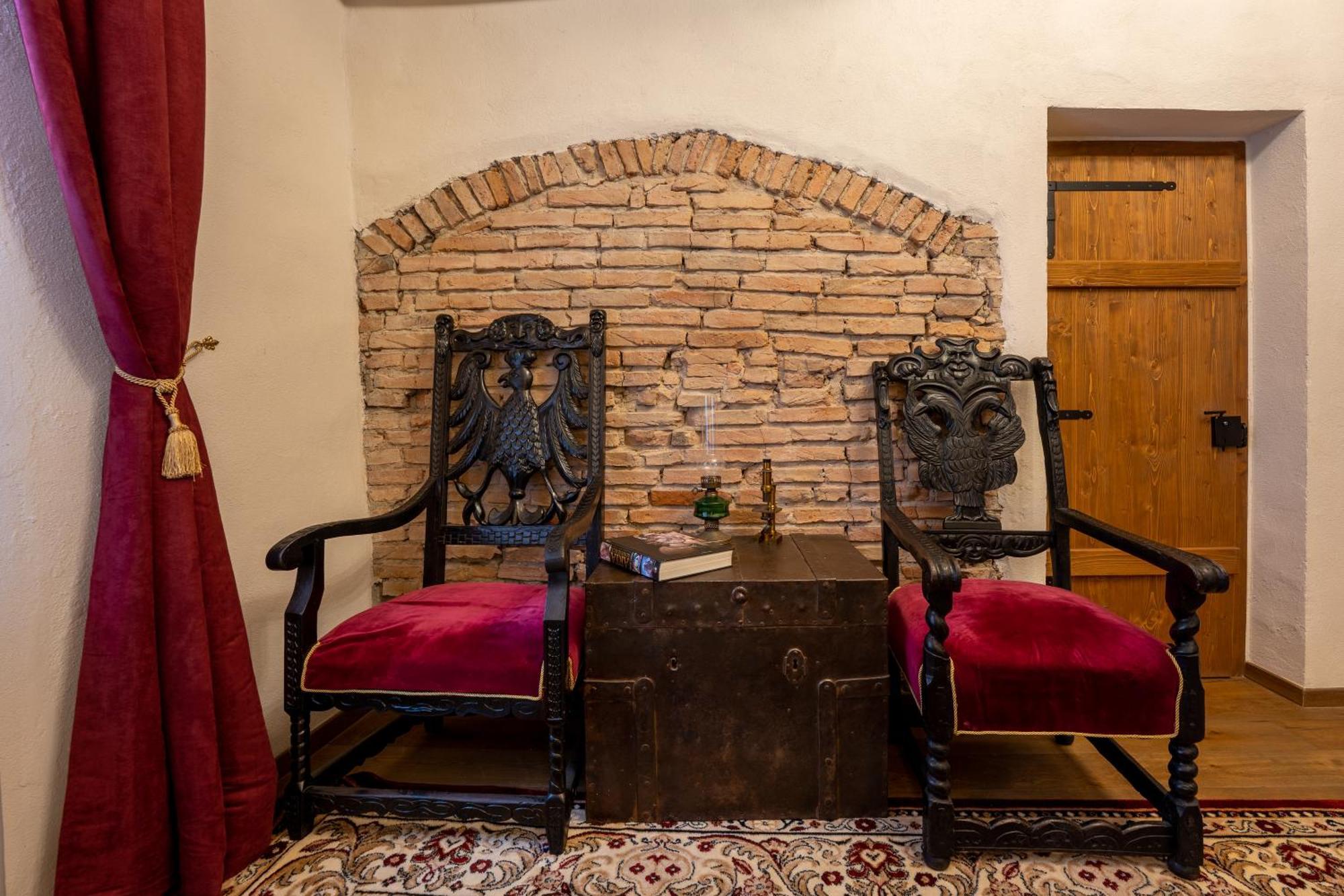 The Throne - M Museum Hotel シギショアラ エクステリア 写真