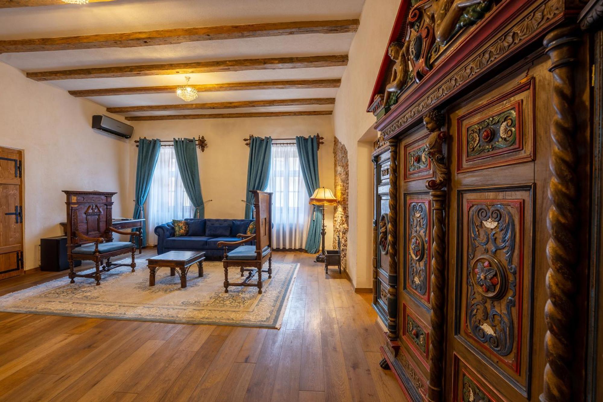 The Throne - M Museum Hotel シギショアラ エクステリア 写真
