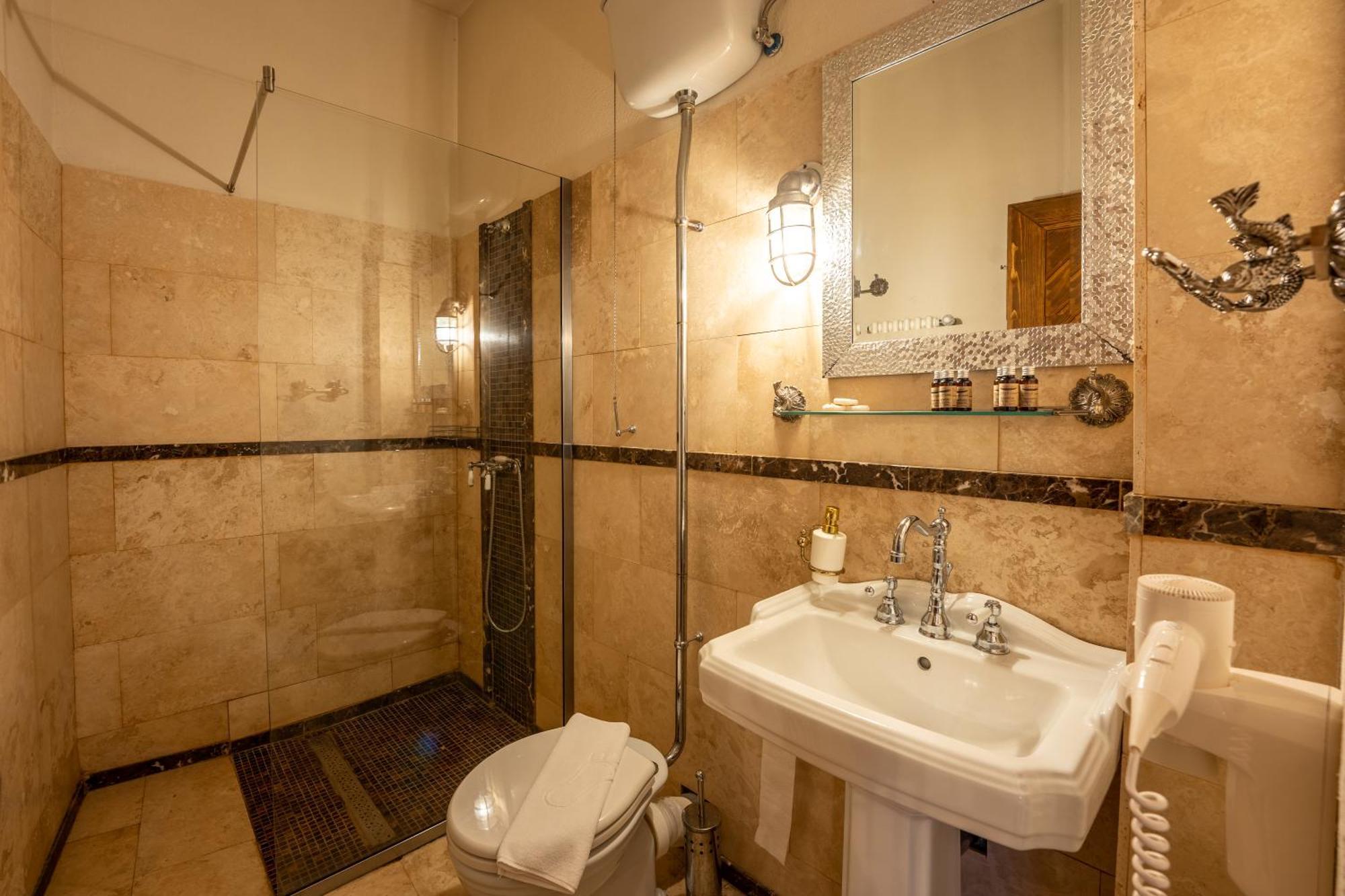The Throne - M Museum Hotel シギショアラ エクステリア 写真