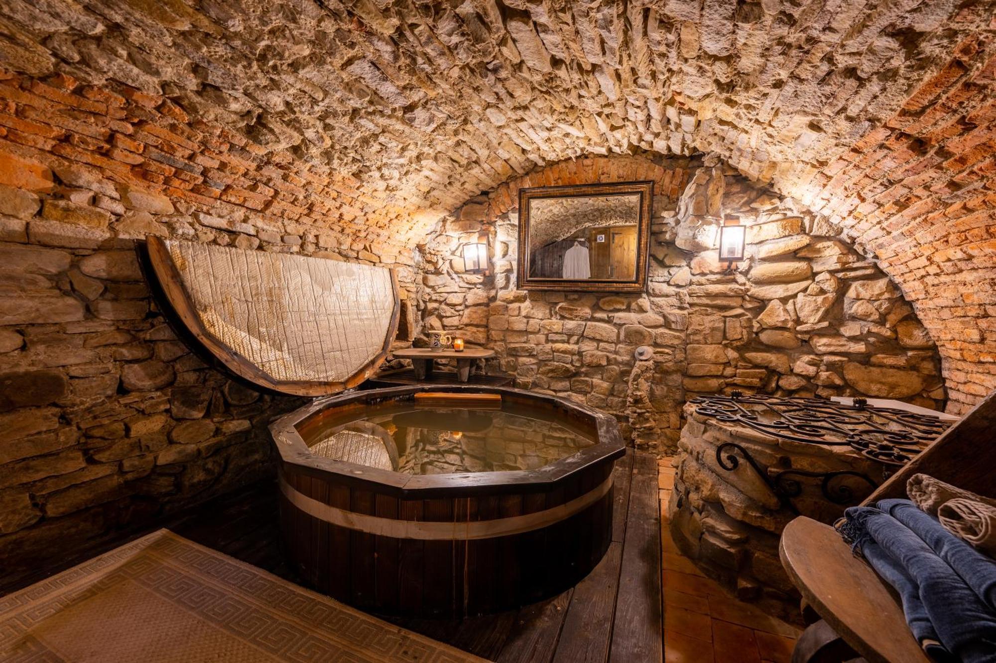 The Throne - M Museum Hotel シギショアラ エクステリア 写真